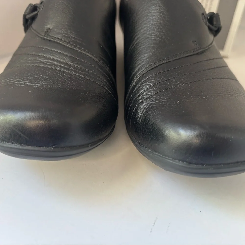 Dansko Women’s Black Slip-On Loafers with adjustable strap - Picture 7 of 7